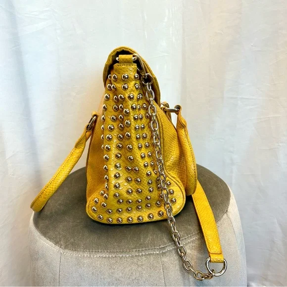 Yellow studded snakeskin-textured faux leather handbag gold-tone chain straps - Picture 3 of 14